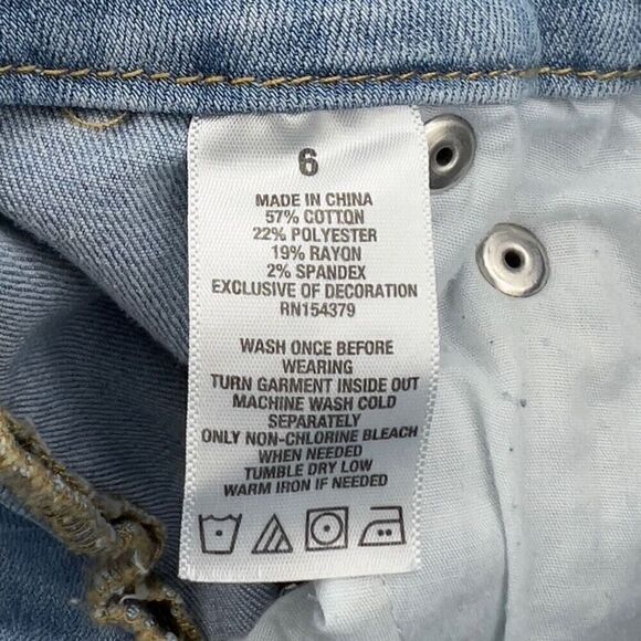 Aero Light Wash High Rise Curvy Midi 3" Distressed Ripped Jean Shorts Size 6 - Picture 4 of 6